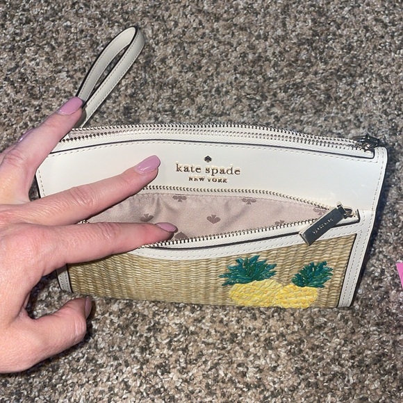 NWT! Kate Spade wristlet! - Picture 4 of 7